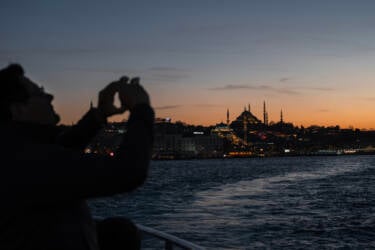 Nikon magazine - Figen Kokol in Istanbul with the DX 16-50mm